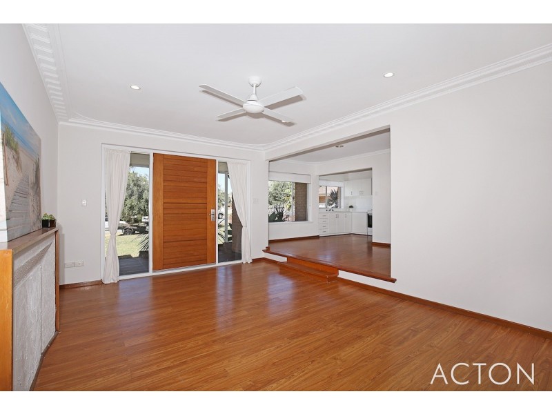 3 Murray Crescent, Halls Head WA 6210