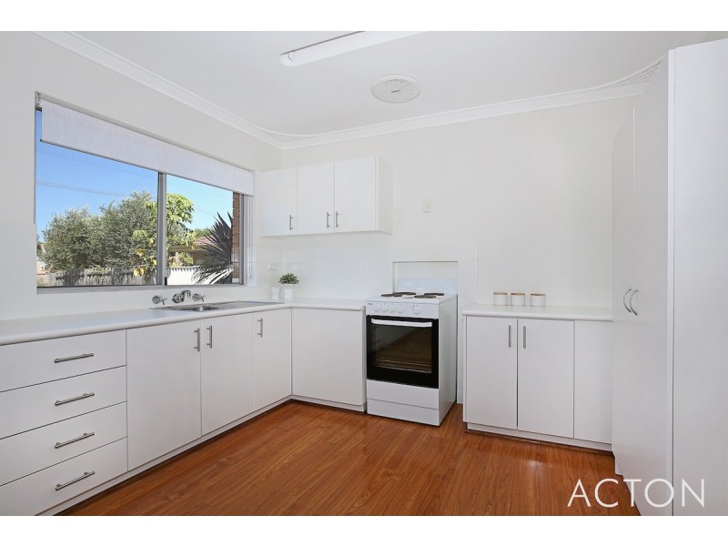 3 Murray Crescent, Halls Head WA 6210