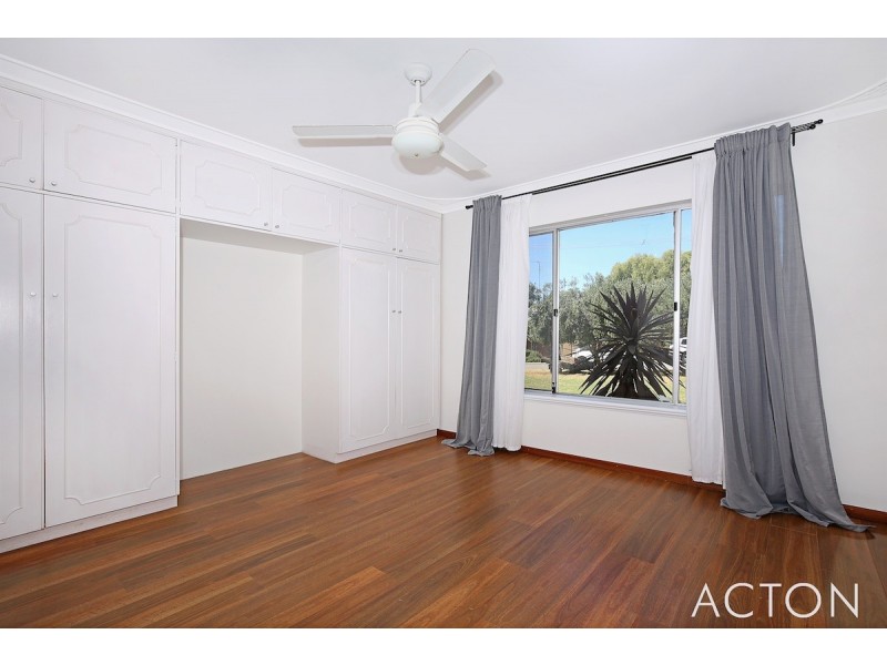3 Murray Crescent, Halls Head WA 6210