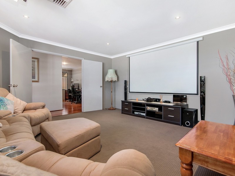 6 Hamlet Pass, Pinjarra WA 6208