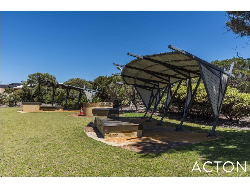 6 Tingle Way, Halls Head WA 6210