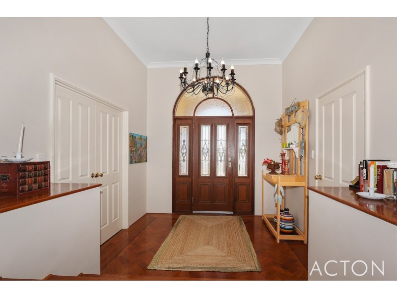 6 Pinnace Court, Halls Head WA 6210