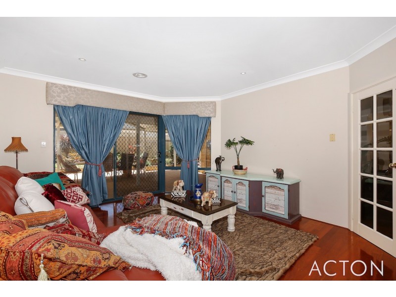 6 Pinnace Court, Halls Head WA 6210