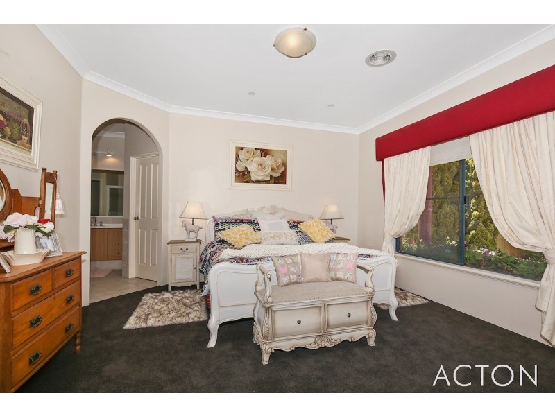 6 Pinnace Court, Halls Head WA 6210