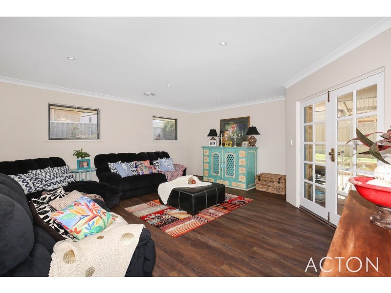 6 Pinnace Court, Halls Head WA 6210