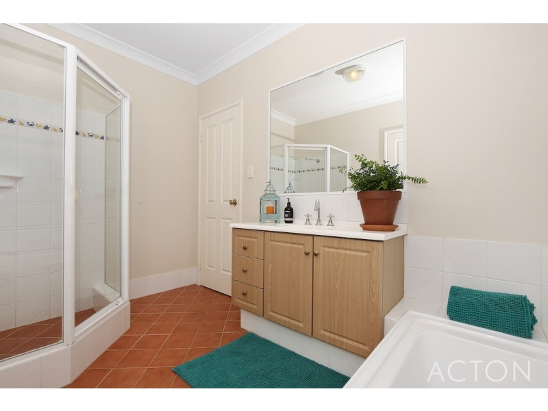 6 Pinnace Court, Halls Head WA 6210