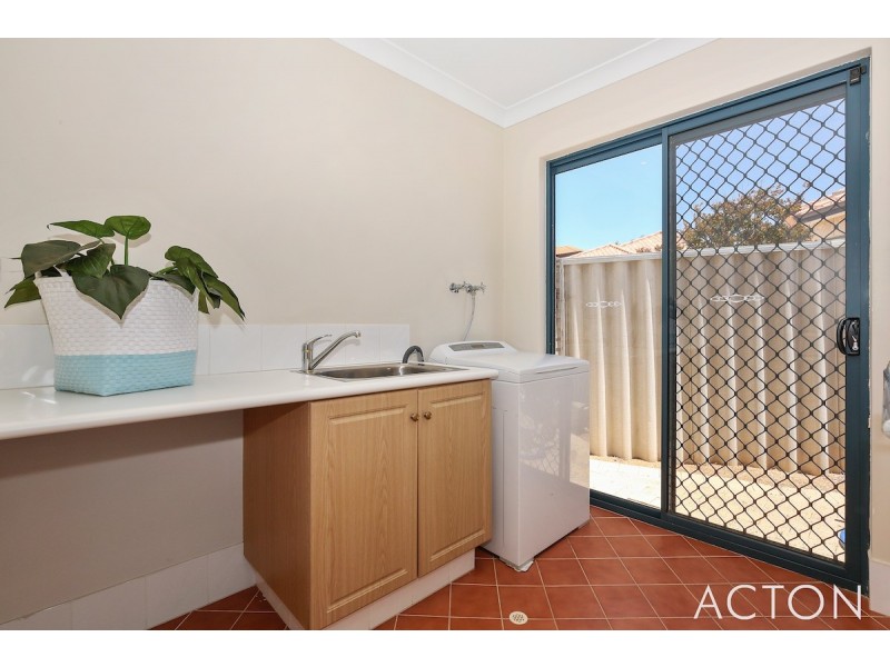 6 Pinnace Court, Halls Head WA 6210
