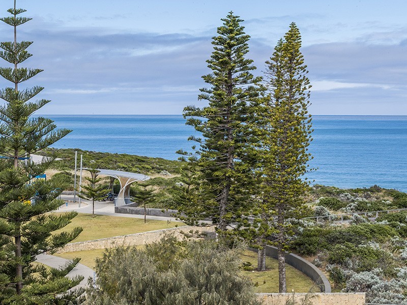 18/150 Boardwalk Boulevard, Halls Head WA 6210