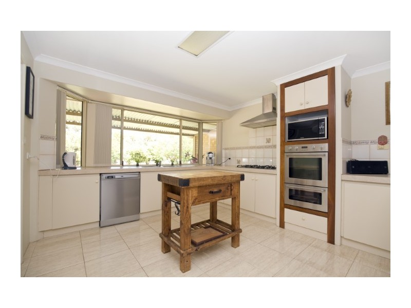 4 Summerhill Drive, Stake Hill WA 6181