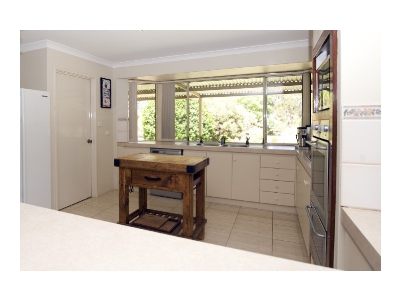 4 Summerhill Drive, Stake Hill WA 6181