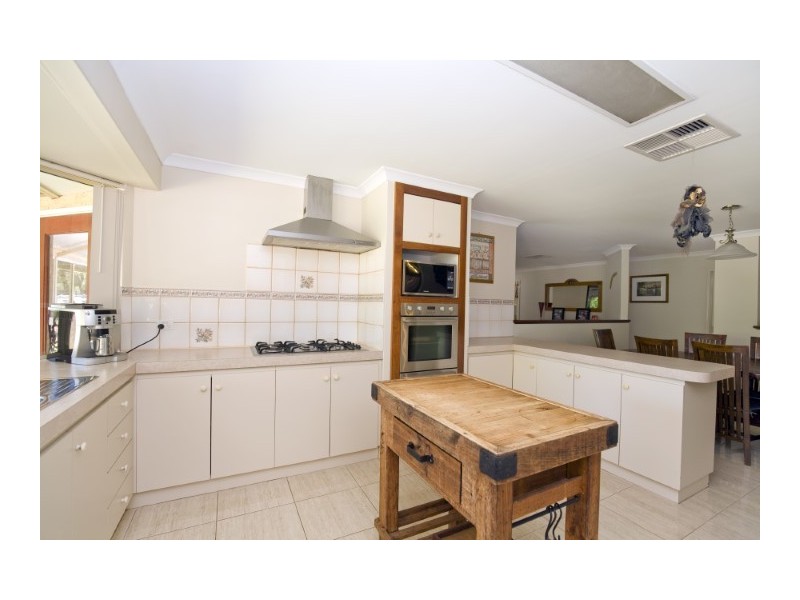 4 Summerhill Drive, Stake Hill WA 6181