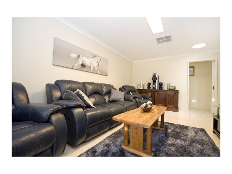 4 Summerhill Drive, Stake Hill WA 6181