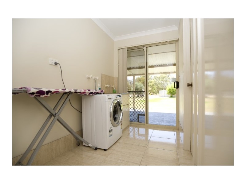 4 Summerhill Drive, Stake Hill WA 6181