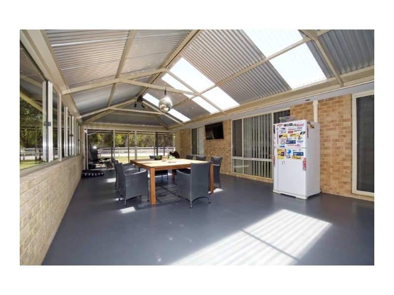 4 Summerhill Drive, Stake Hill WA 6181