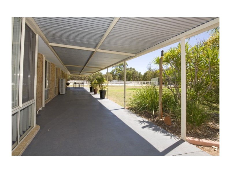 4 Summerhill Drive, Stake Hill WA 6181