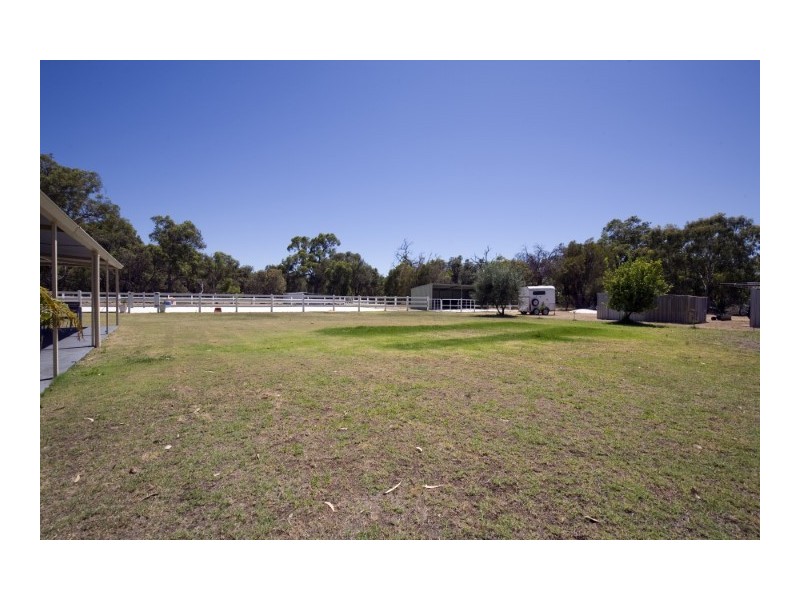 4 Summerhill Drive, Stake Hill WA 6181