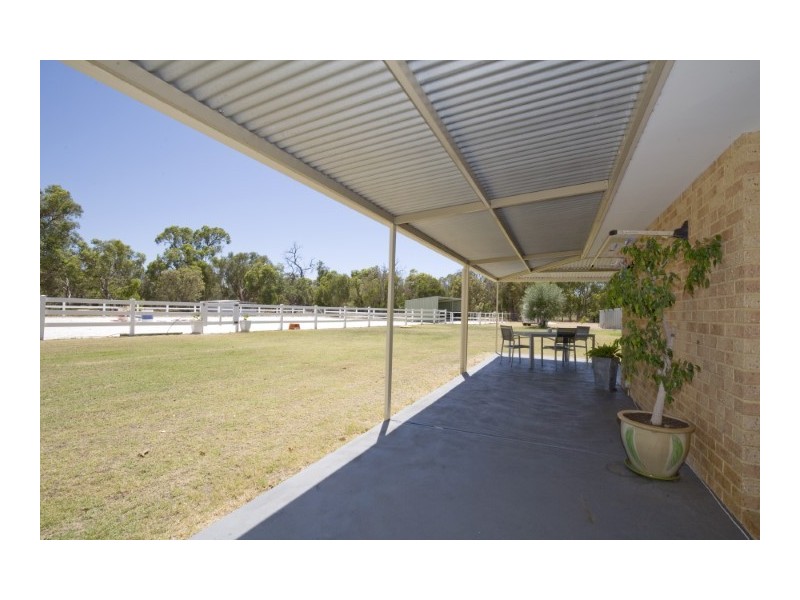 4 Summerhill Drive, Stake Hill WA 6181