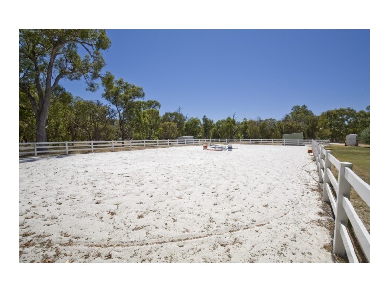 4 Summerhill Drive, Stake Hill WA 6181