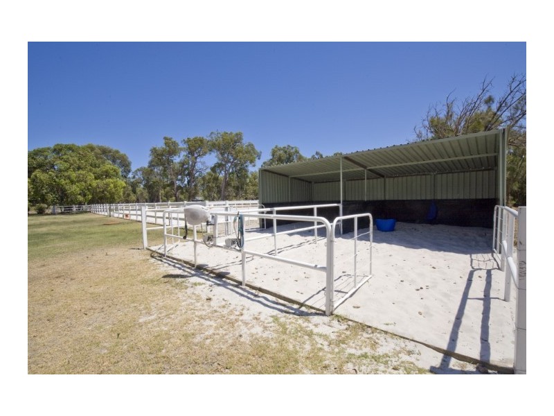 4 Summerhill Drive, Stake Hill WA 6181