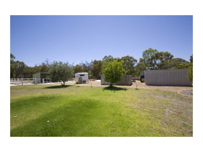 4 Summerhill Drive, Stake Hill WA 6181