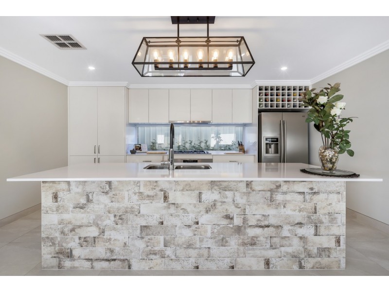 18 Minstrell Way, Madora Bay WA 6210