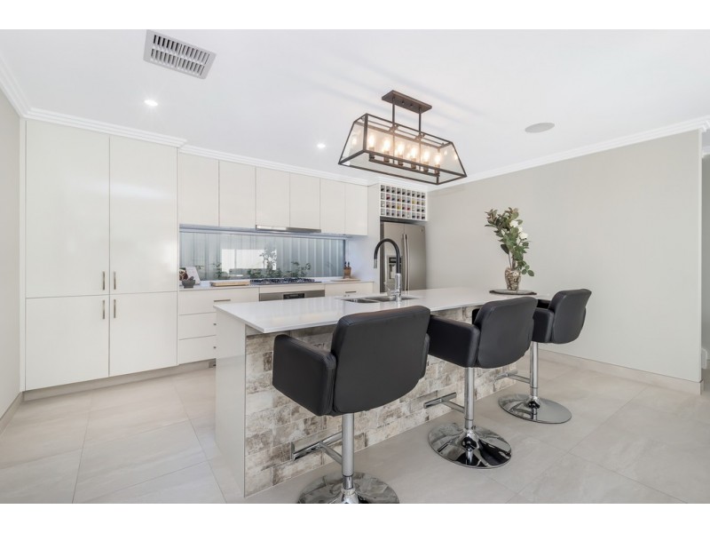 18 Minstrell Way, Madora Bay WA 6210