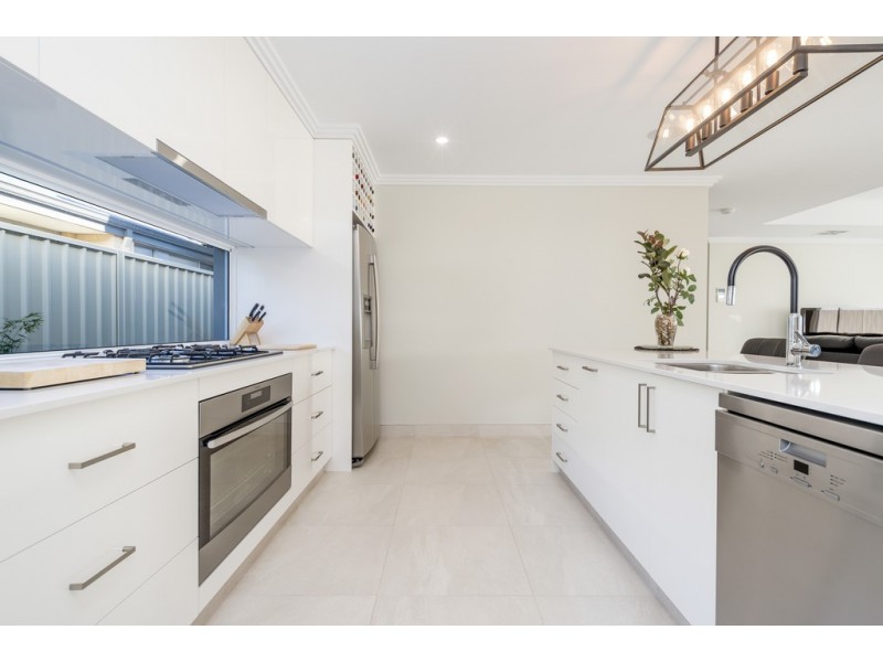 18 Minstrell Way, Madora Bay WA 6210