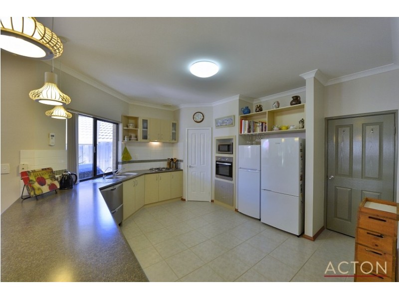 42 Drosera Turn, Halls Head WA 6210