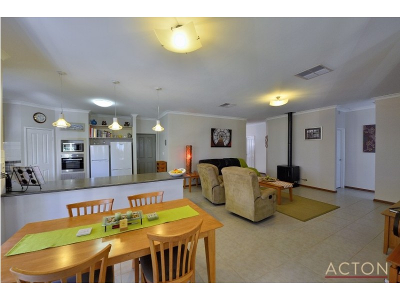 42 Drosera Turn, Halls Head WA 6210