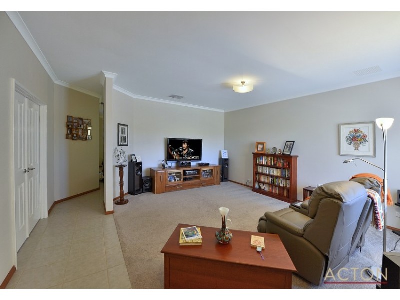 42 Drosera Turn, Halls Head WA 6210