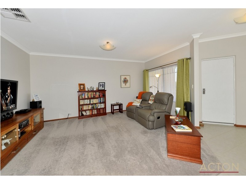 42 Drosera Turn, Halls Head WA 6210