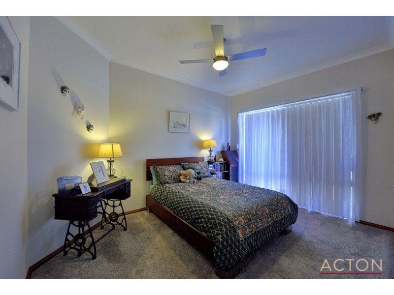 42 Drosera Turn, Halls Head WA 6210