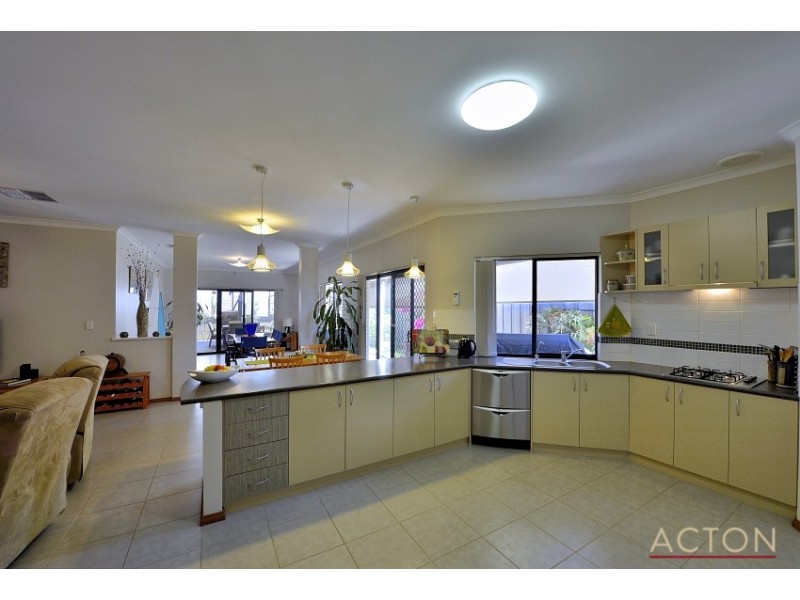 42 Drosera Turn, Halls Head WA 6210