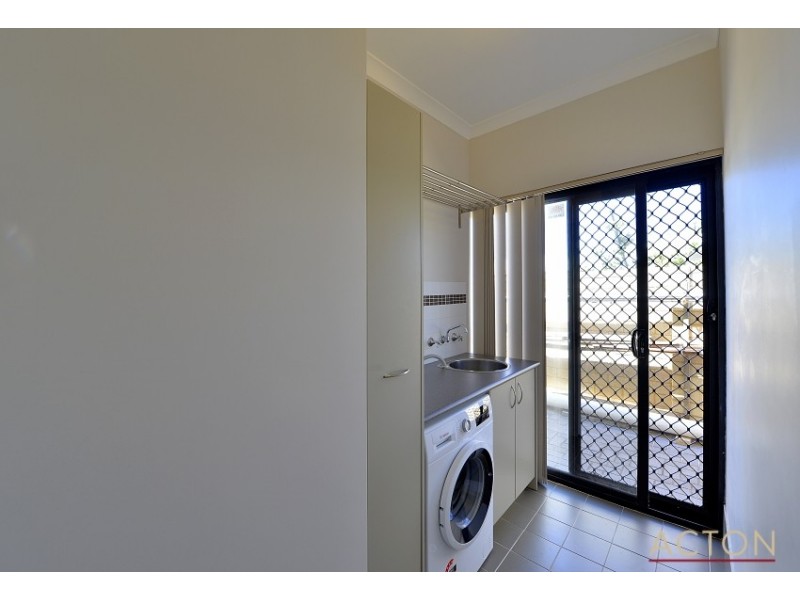 42 Drosera Turn, Halls Head WA 6210