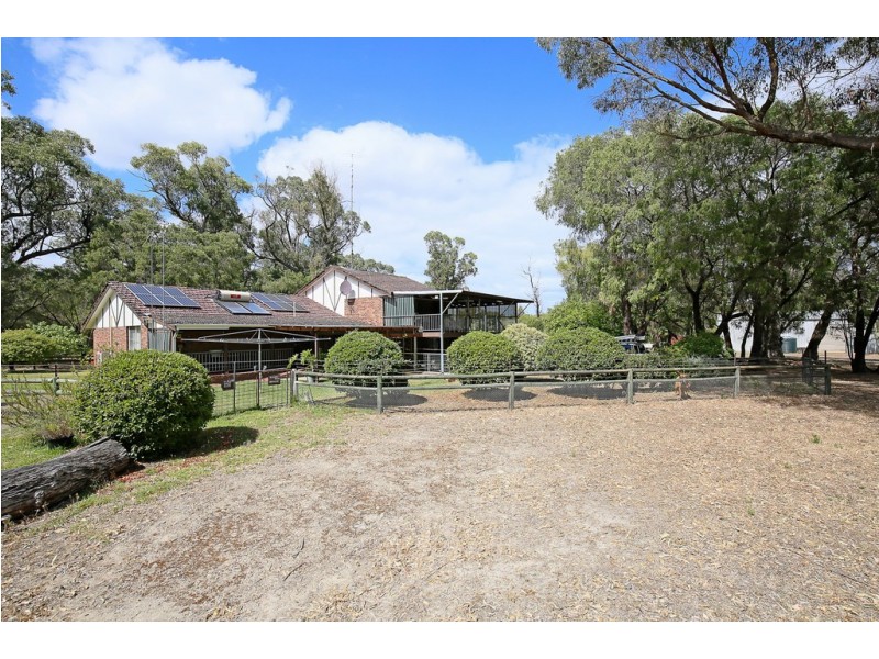 214 Newnham Road, Lake Clifton WA 6215