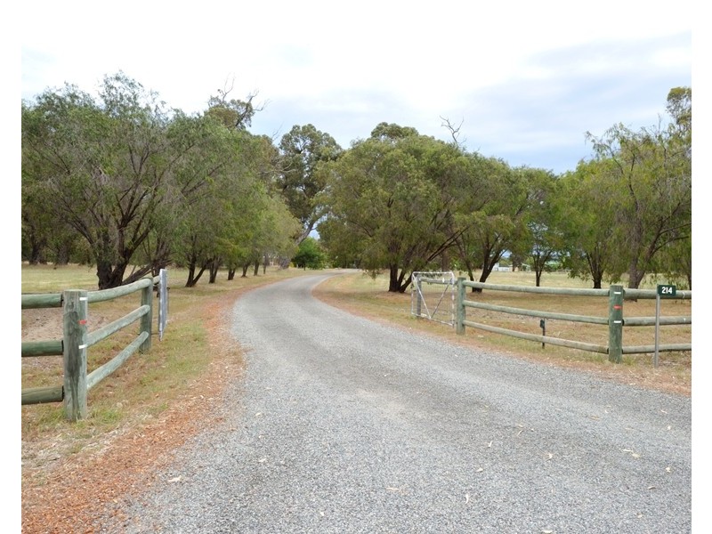 214 Newnham Road, Lake Clifton WA 6215