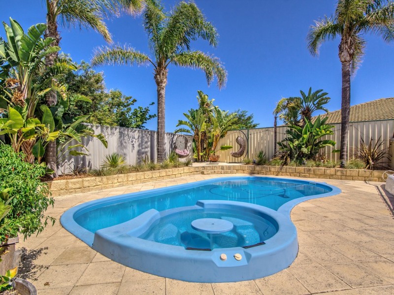 15 Chennile Vista, Halls Head WA 6210