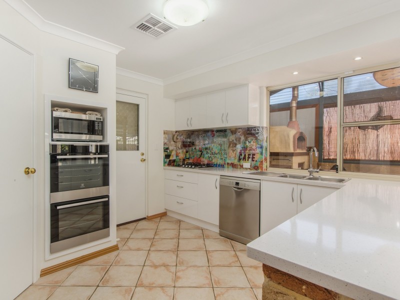 15 Chennile Vista, Halls Head WA 6210