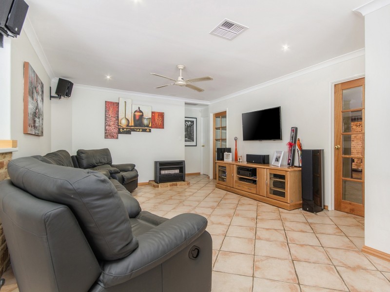 15 Chennile Vista, Halls Head WA 6210