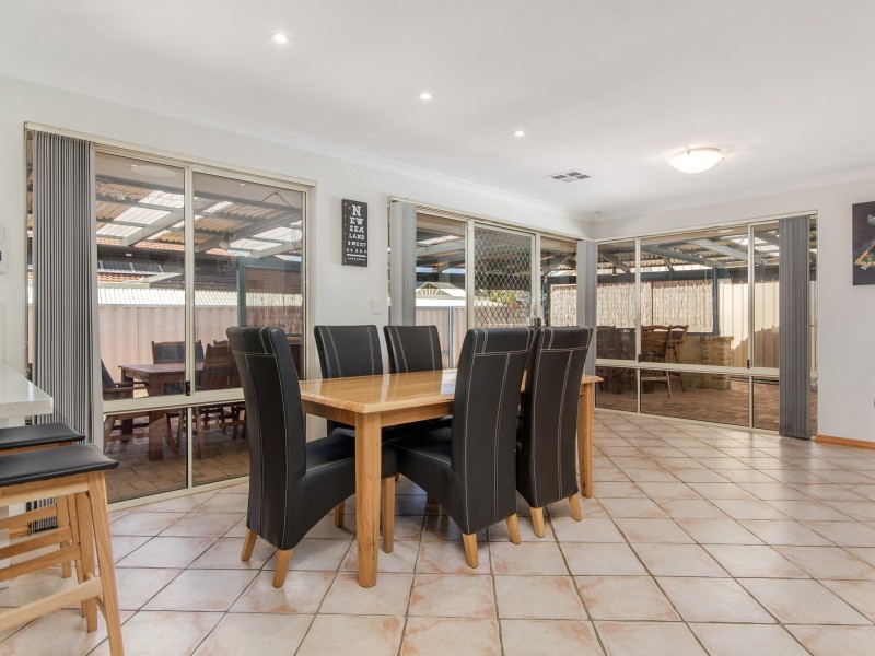 15 Chennile Vista, Halls Head WA 6210