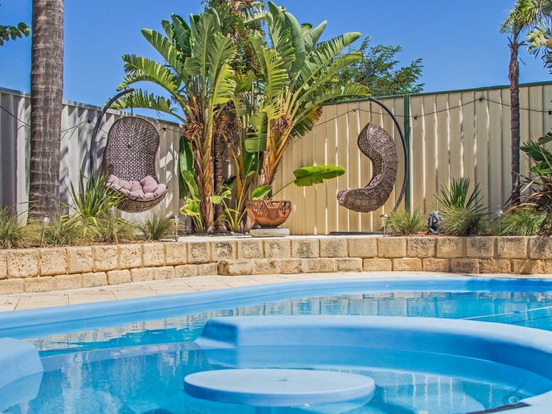 15 Chennile Vista, Halls Head WA 6210