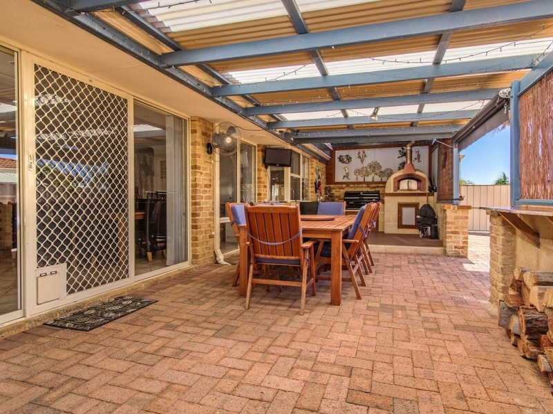 15 Chennile Vista, Halls Head WA 6210