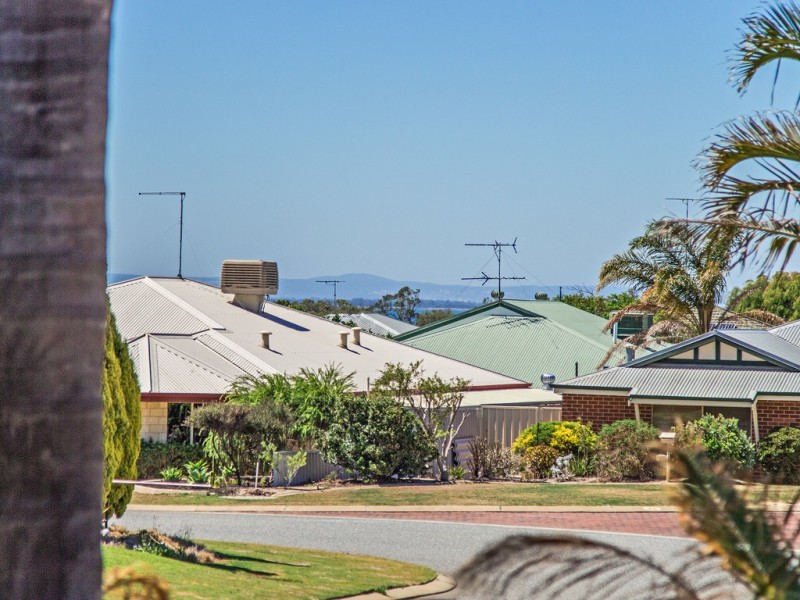 15 Chennile Vista, Halls Head WA 6210