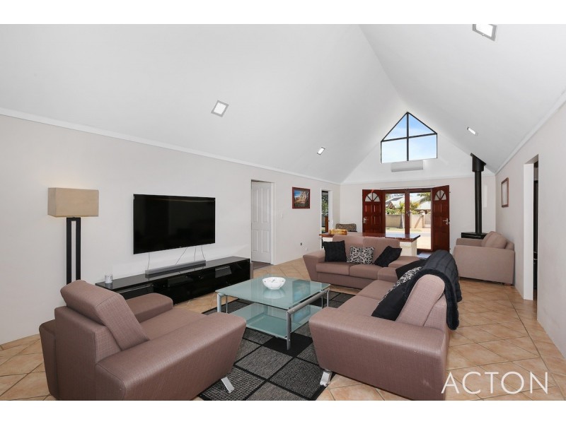 44 Banksia Terrace, South Yunderup WA 6208