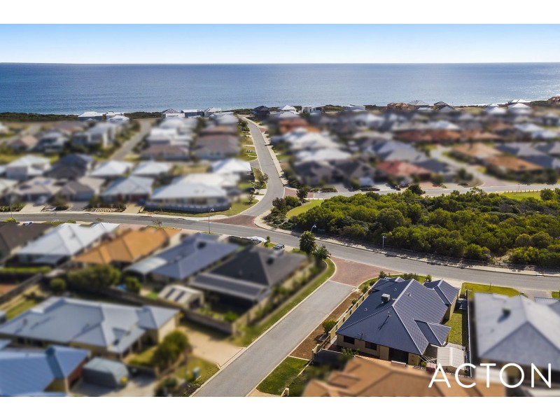 211 Peelwood Parade, Halls Head WA 6210