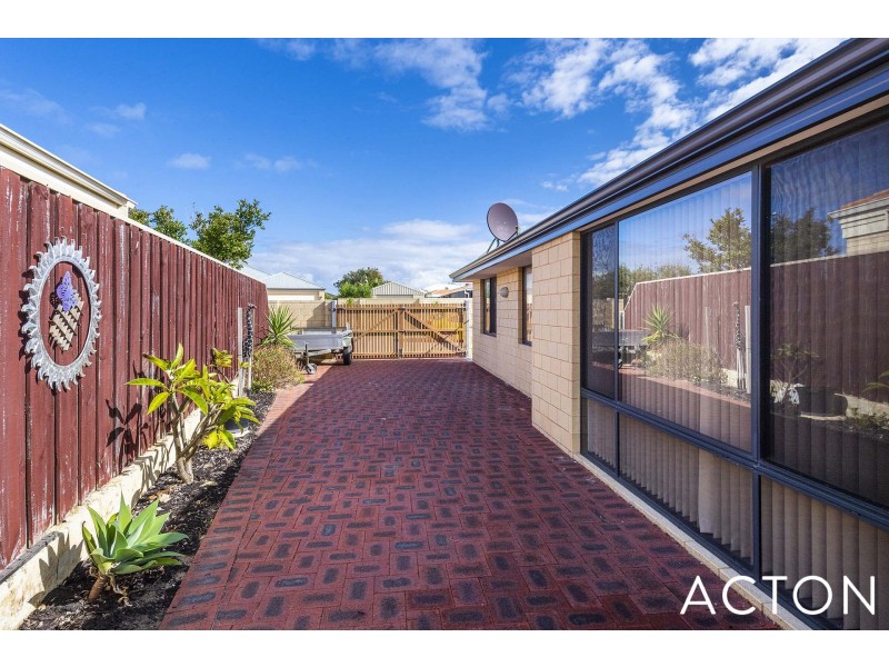 211 Peelwood Parade, Halls Head WA 6210