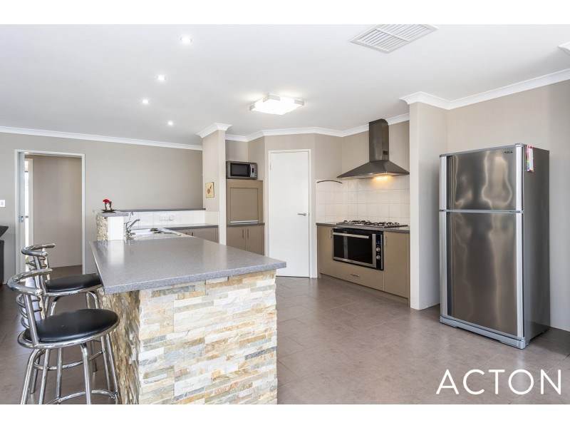 211 Peelwood Parade, Halls Head WA 6210