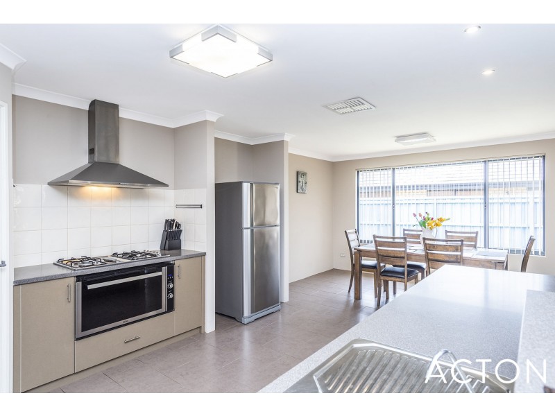 211 Peelwood Parade, Halls Head WA 6210