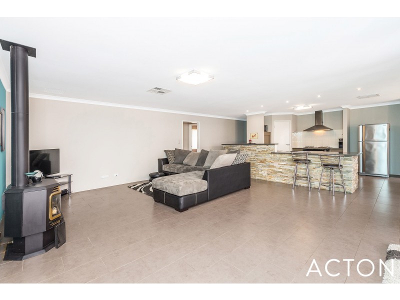 211 Peelwood Parade, Halls Head WA 6210