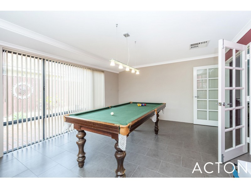 211 Peelwood Parade, Halls Head WA 6210